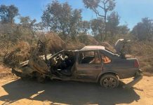 Motorista morre após capotar várias vezes e ser arremessado para fora de veículo Carro capotou várias vezes e vítima foi atirada para fora do veículo