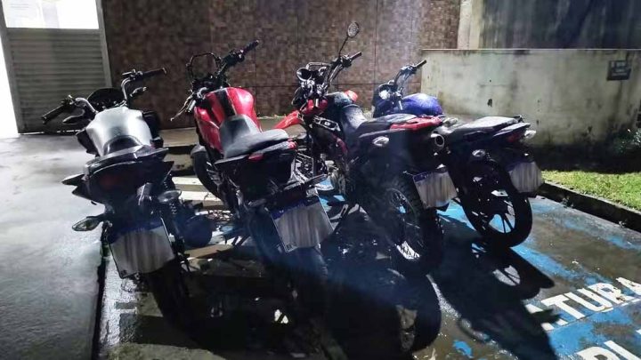 Motos roubadas foram apreendidas pela polícia.