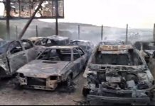 Incêndio atinge pátio e cerca de 50 carros ficam destruidos Incêndio atinge pátio e cerca de 50 carros ficam destruidos