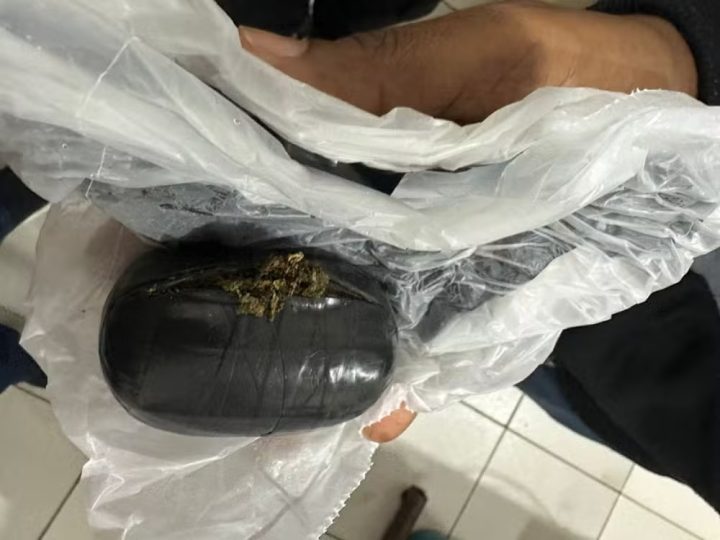 Mulher escondeu maconha no ânus, segundo Polícia Civil