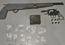 Após confronto policia apreende armas e drogas no Bairro Independente, em Itaberaba Após confronto policia apreende armas e drogas no Bairro Independente, em Itaberaba