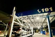 PRF flagra caminhão cegonha transportando veículo roubado na BR-242 PRF flagra caminhão cegonha transportando veículo roubado em Barreiras