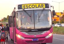 Ônibus que transportava alunos de forma irregular é autuado pela PRF