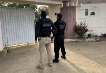 Homem é preso por vender notas falsas e cartões de crédito clonados pela internet Homem foi encontrado no bairro Asa Branca, em Feira de Santana