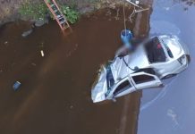 Quatro pessoas morrem e uma fica ferida após carro cair de ponte e ficar submerso na Bahia