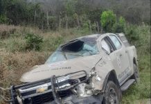 Viatura da Policia Militar capota na BA-131, na Chapada Diamantina Uma viatura da Policia Militar capotou na BA-131, na tarde desta quarta-feira, na região da Chapada Diamantina.