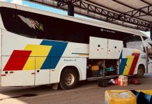 PRF apreende eletrônicos sem nota fiscal em ônibus na BR-242