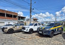 Operação conjunta entre PRF e PM recupera veículo de luxo em Ibicaraí