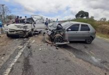 Batida entre dois carros deixa um morto e cinco feridos na Bahia; bebê de 3 meses e criança de 7 anos estão entre as vítimas