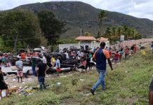 Acidente entre carreta, carro e caminhão deixa duas pessoas mortas e três feridas em Milagres