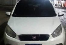 Após denuncia, policia recupera carro roubado no Centro de Itaberaba Policia recupera carro roubado em Itaberaba