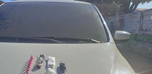 Após desobedecer ordem de parada, suspeitos quase atropelam PM e batem veículo em barranco na BA-130, em Boa Vista do Tupim Após desobedecer ordem de parada, suspeitos quase atropelam PM e bate veículo em barranco na BA-130, em Boa Vista do Tupim