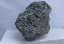 Esmeralda de 69 kg é arrematada por R$ 50 milhões em leilão na Bahia Esmeralda de 69 kg avaliada em R$ 1 bilhão é arrematada por R$ 50 milhões em leilão na Bahia