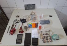 Durante revista, Polícia encontra celulares, drogas e objetos perfurocortantes em cela da Delegacia de Itaberaba