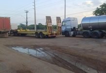 Caminhoneiro leva multa e tem carteira suspensa por dirigir mais de 48 horas sem parar e é obrigado a descansar