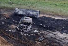 Motorista fica ferido após caminhão cair em ribanceira e pegar fogo no interior da Bahia Motorista fica ferido após caminhão cair em ribanceira e pegar fogo no interior da Bahia