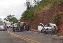 Homem morre após batida entre carro e caminhão Homem morre após colisão entre carro e caminhão na BR-101 em Itamaraju