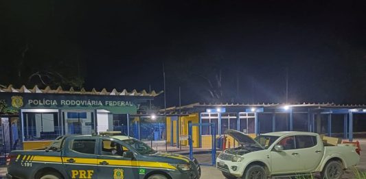 PRF recupera dois veículos roubados em fiscalização na BR-101