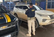 Em fiscalização na BR-242, PRF apreende veículo com registro de roubo