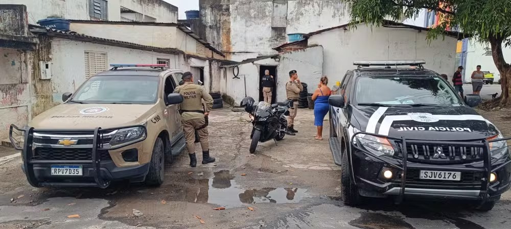 Duas pessoas são presas suspeitas de tráfico de drogas e envolvimento com organização criminosa