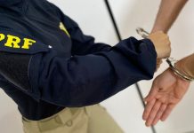 Homem é preso pela PRF após importunação sexual e roubo em ônibus na BR-116 Homem é preso pela PRF após importunação sexual e roubo em ônibus na BR-116