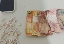 Polícia apreende drogas e detém suspeitos durante abordagem em Itaberaba Polícia apreende drogas e detém suspeitos durante abordagem em Itaberaba