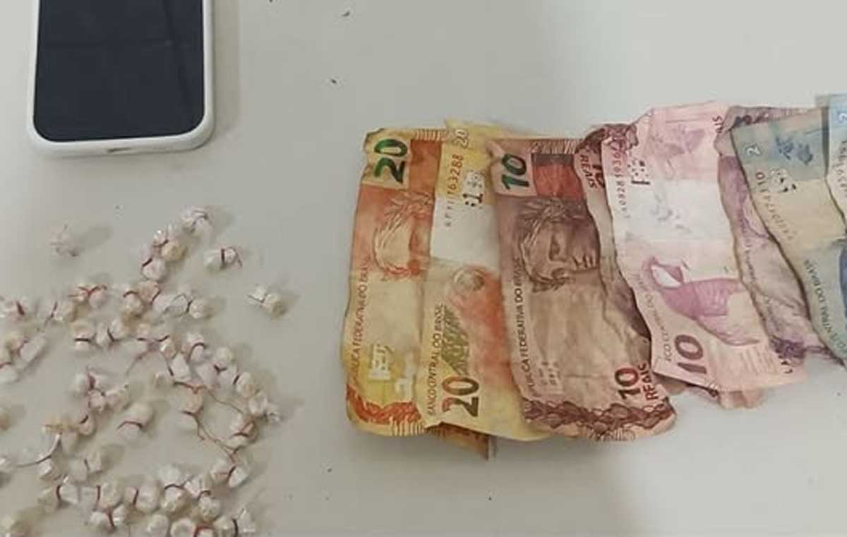 Polícia apreende drogas e detém suspeitos durante abordagem em Itaberaba