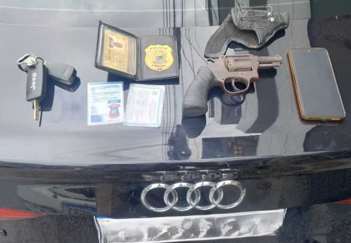 Falso policial é preso com carro roubado em Salvador