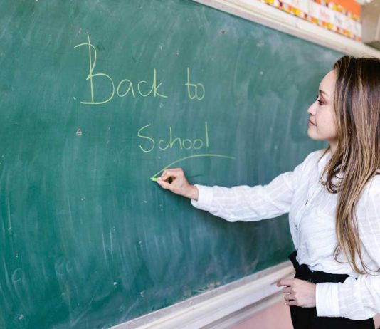 Alba aprova reajuste salarial de 5,3% para professores da rede estadual O lançamento do projeto Férias na Escola Com Mais Saber e Sabor também foi divulgado e acontecerá entre 13 e 31 de janeiro nas escolas estaduais de toda a Bahia