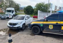Durante abordagem na BR 135, PRF recupera veículo furtado