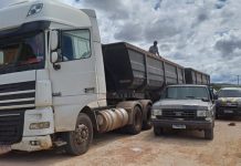 PRF flagra furto de carga de adubo em Seabra