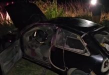 Duas pessoas morrem após carro sair da pista e capotar