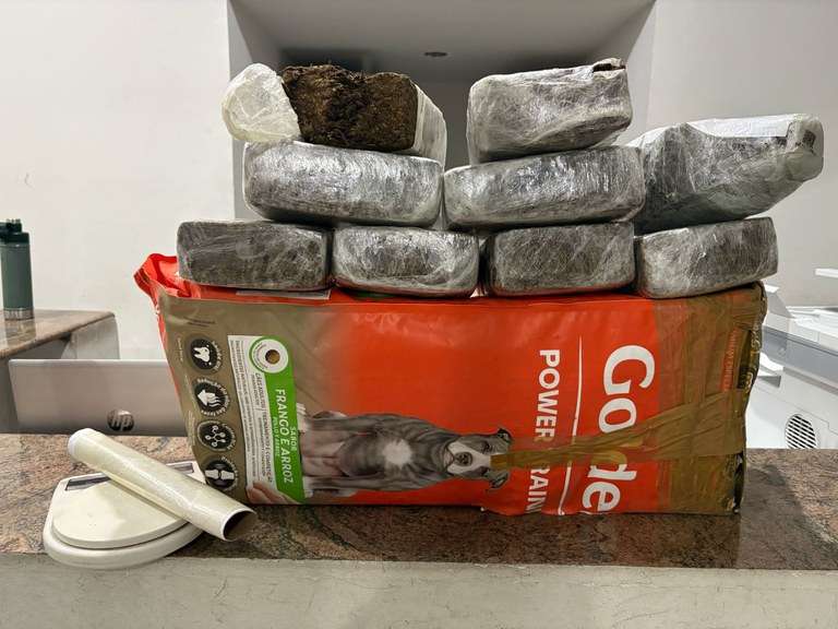 PRF apreende substâncias entorpecentes em ônibus de turismo