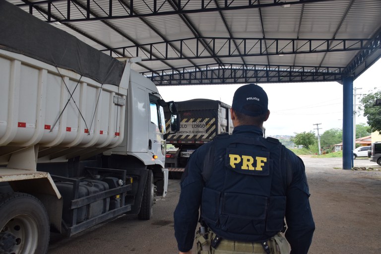 PRF prende motorista que fugiu após causar acidente fatal na BR-242