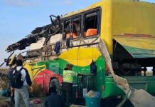 Colisão frontal entre dois ônibus deixa 37 mortos e mais de 30 feridos