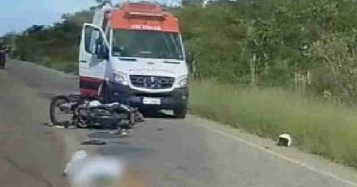 Acidente na BA-263 deixa um jovem morto e outro ferido
