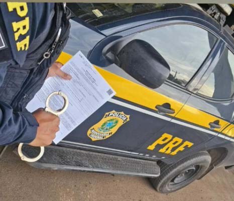 PRF cumpre mandado de prisão e prende motorista na BR-324