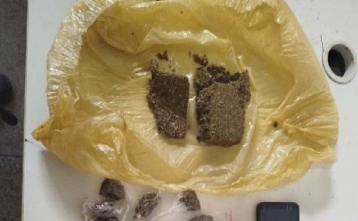 Homem é detido com drogas e simulacro de arma de fogo em Itaberaba