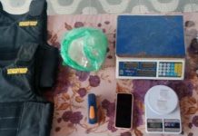 Polícia apreende drogas e coletes balísticos em residência durante operação em Itatim Polícia apreende drogas e coletes balísticos em residência durante operação em Itatim