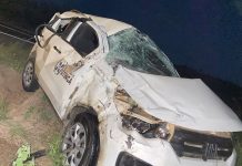 Carro da prefeitura de Utinga capota na BA-052 e deixa três feridos Carro da prefeitura de Utinga capota na BA-052 e deixa três feridos