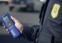 PRF flagra condutor com álcool no sangue após acidente com veículo de carga na BR-242