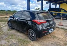 Mulher é presa com carro furtado a caminho de velório na Bahia