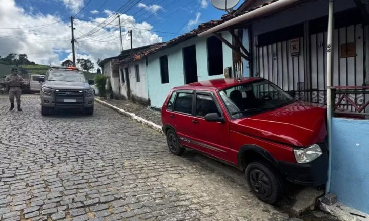 Homem morre atropelado após motorista sem habilitação perder controle de direção e carro subir em passeio