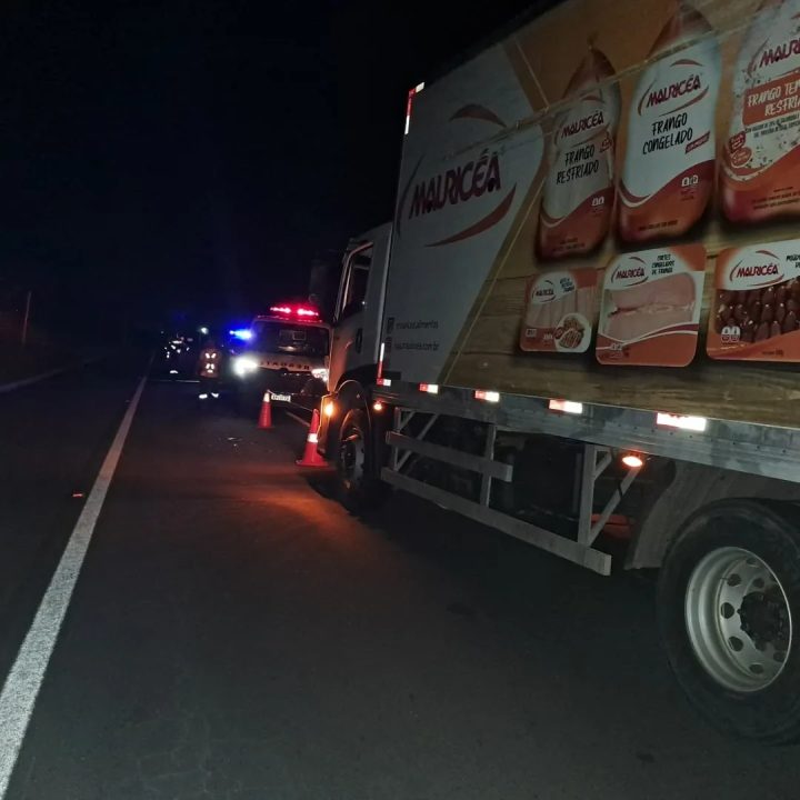 Grave acidente entre moto e caminhão deixa uma vítima fatal na BA-052