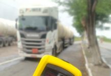 Motorista de carreta é flagrado embriagado durante fiscalização da PRF em Itaberaba Motorista de carreta é flagrado embriagado durante fiscalização da PRF na BR-242