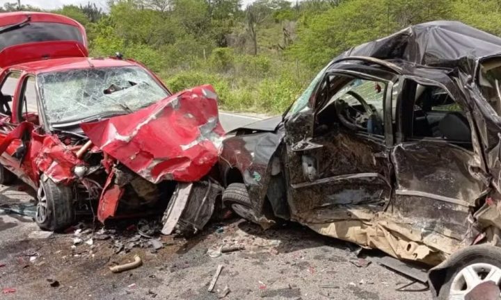 Três pessoas morrem em acidente na BA-416