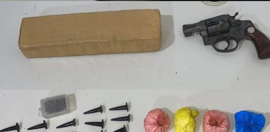 CIPE Chapada apreende arma e drogas após troca de tiros em Boa Vista do Tupim CIPE Chapada apreende arma e drogas após troca de tiros em Boa Vista do Tupim