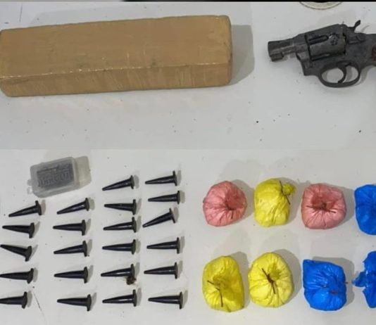 CIPE Chapada apreende arma e drogas após troca de tiros em Boa Vista do Tupim CIPE Chapada apreende arma e drogas após troca de tiros em Boa Vista do Tupim