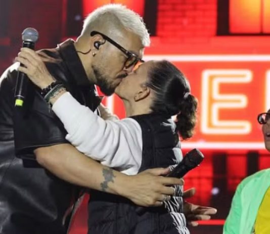 Prefeita de cidade da Bahia beija Belo durante festa junina