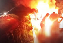 Duas pessoas ficam em estado grave após batida entre carro e moto